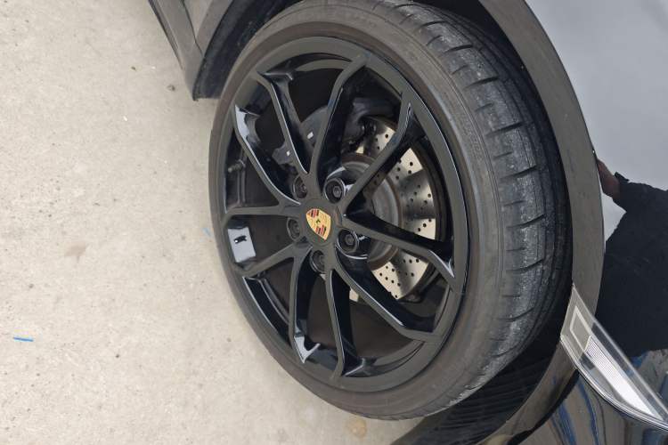 Used Porsche 718 2023 Cayman Style Edition 2.0T Right Front Wheel Hub