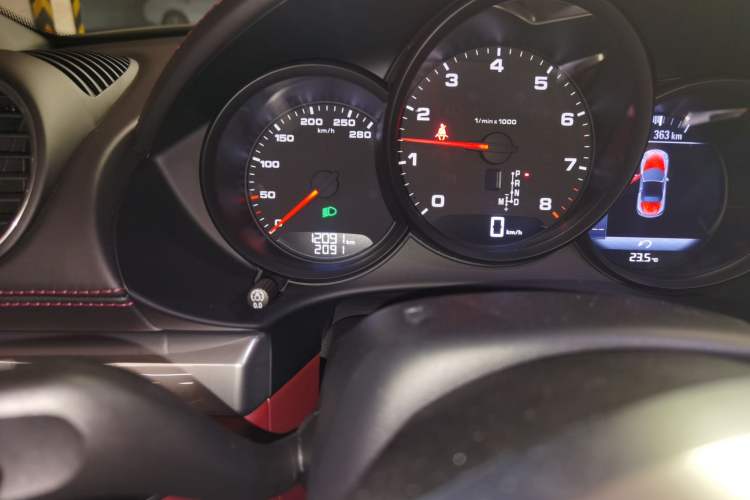 Used Porsche 718 2023 Boxster Style Edition 2.0T Odometer Close Up