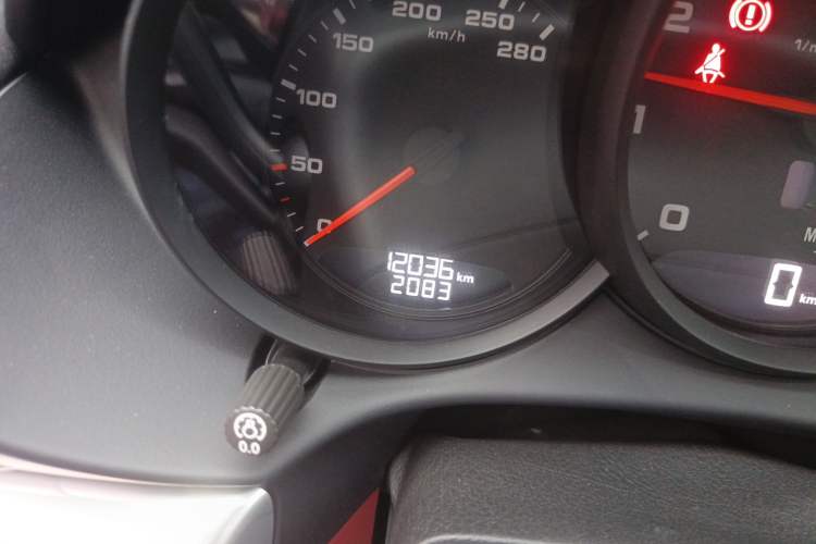 Used Porsche 718 2023 Cayman Style Edition 2.0T Odometer Close Up