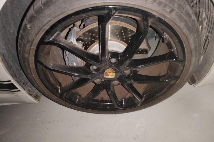 Used Porsche 718 2023 Boxster Style Edition 2.0T Right Front Wheel Hub