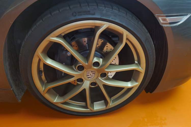 Used Porsche 718 2023 Boxster Style Edition 2.0T Right Front Wheel Hub
