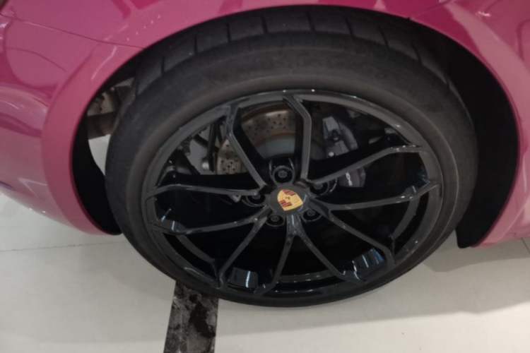 Used Porsche 718 2023 Boxster Style Edition 2.0T Right Rear Wheel Hub