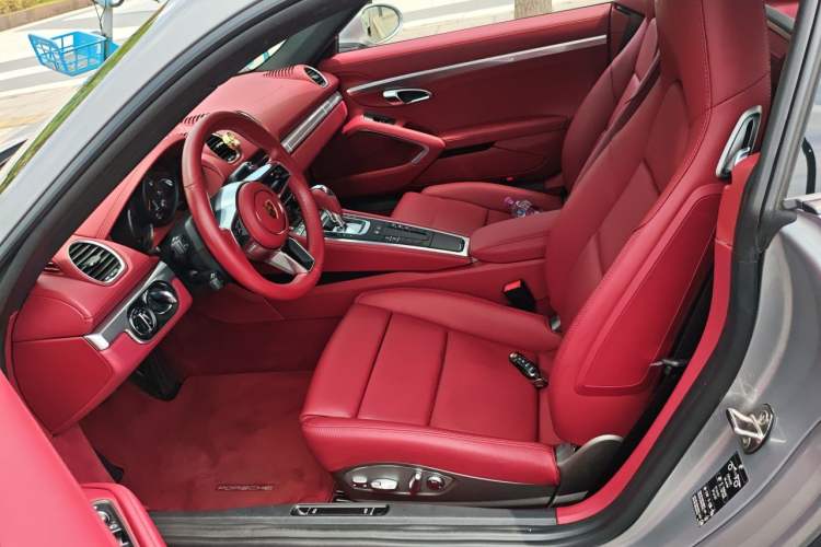 Used Porsche 718 2023 Cayman Style Edition 2.0T Left Front Seat