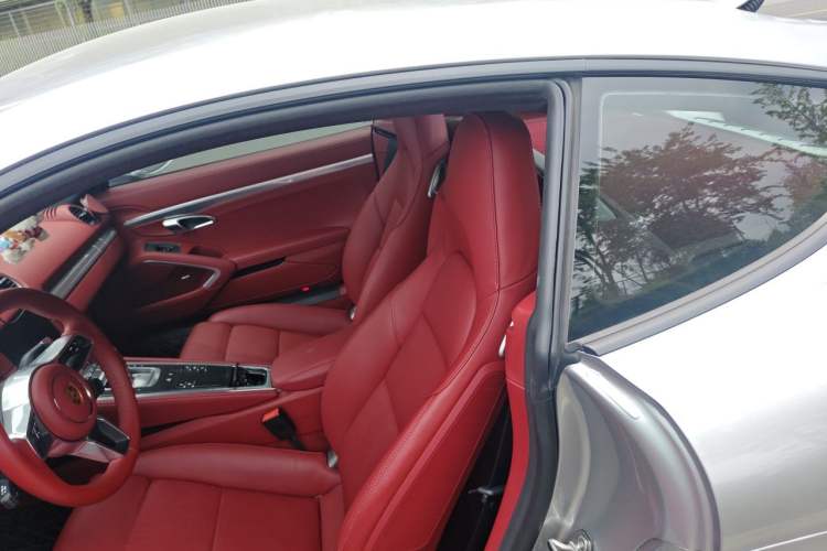 Used Porsche 718 2023 Cayman Style Edition 2.0T Left Rear Seat