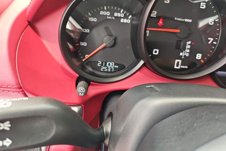 Used Porsche 718 2023 Cayman Style Edition 2.0T Odometer Close Up
