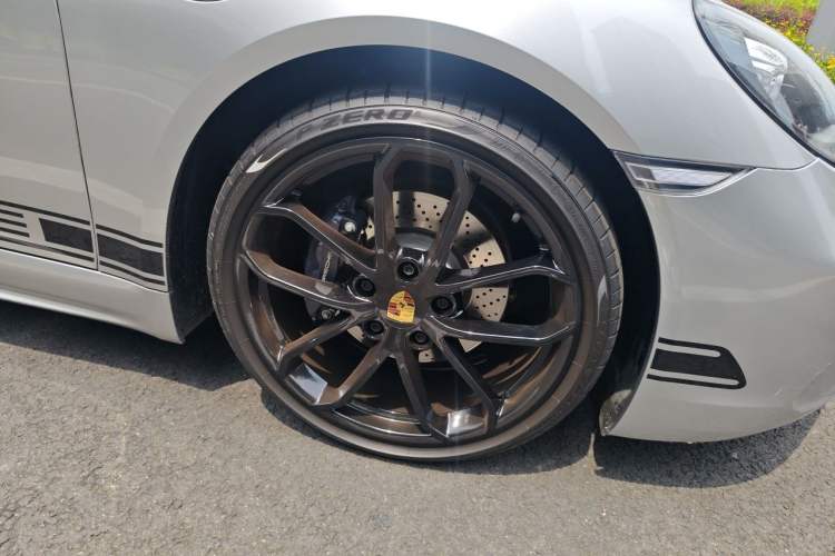 Used Porsche 718 2023 Cayman Style Edition 2.0T Right Front Wheel Hub