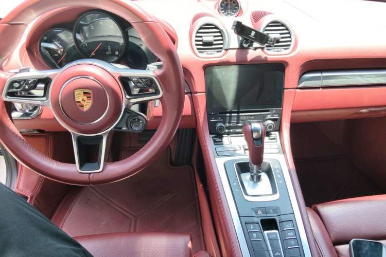 Used Porsche 718 2023 Boxster Style Edition 2.0T Center Console