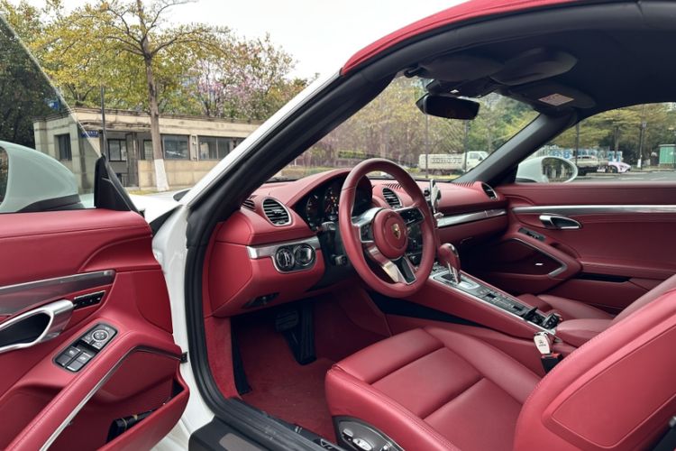 Used Porsche 718 2023 Boxster Style Edition 2.0T Interior 3