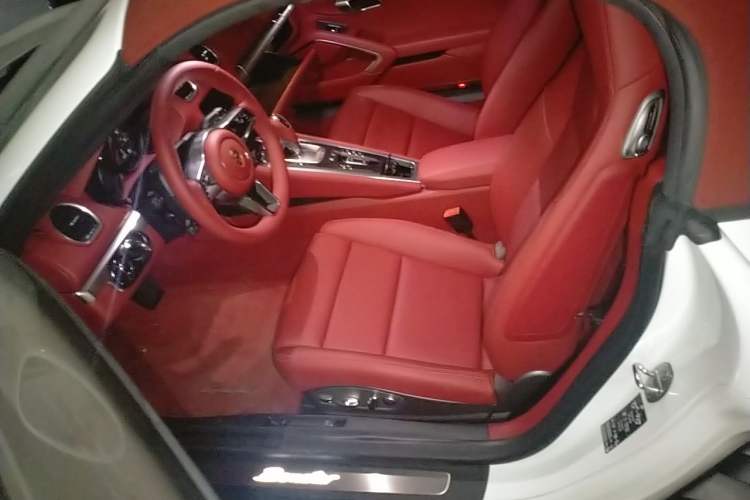 Used Porsche 718 2023 Boxster Style Edition 2.0T Left Rear Seat