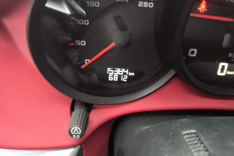 Used Porsche 718 2023 Cayman Style Edition 2.0T Odometer Close Up