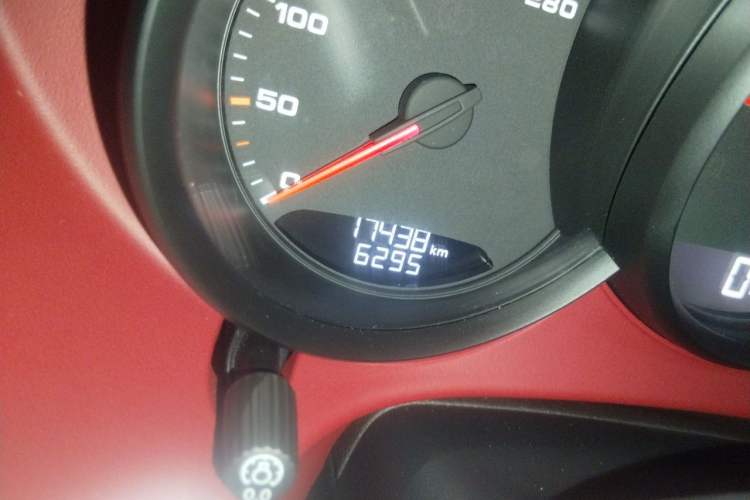 Used Porsche 718 2023 Cayman Style Edition 2.0T Odometer Close Up