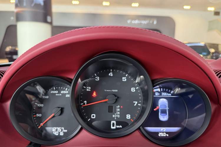 Used Porsche 718 2023 Boxster Style Edition 2.0T Odometer Close Up