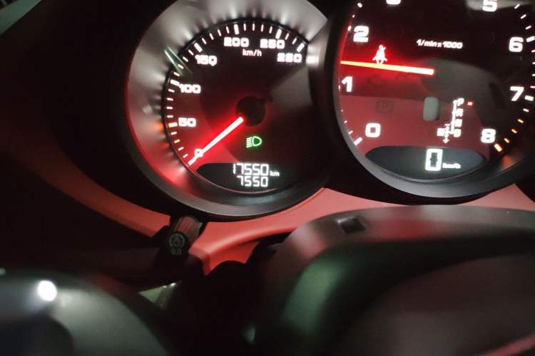 Used Porsche 718 2023 Cayman Style Edition 2.0T Odometer Close Up