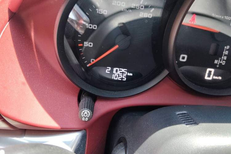 Used Porsche 718 2023 Boxster Style Edition 2.0T Odometer Close Up