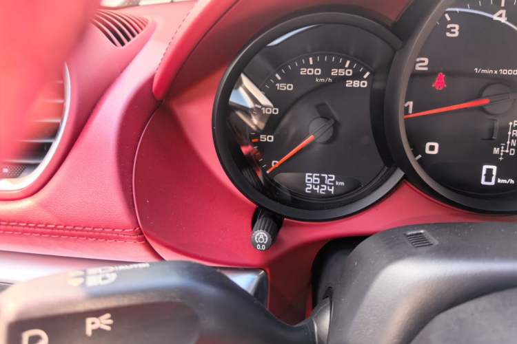 Used Porsche 718 2023 Boxster Style Edition 2.0T Odometer Close Up