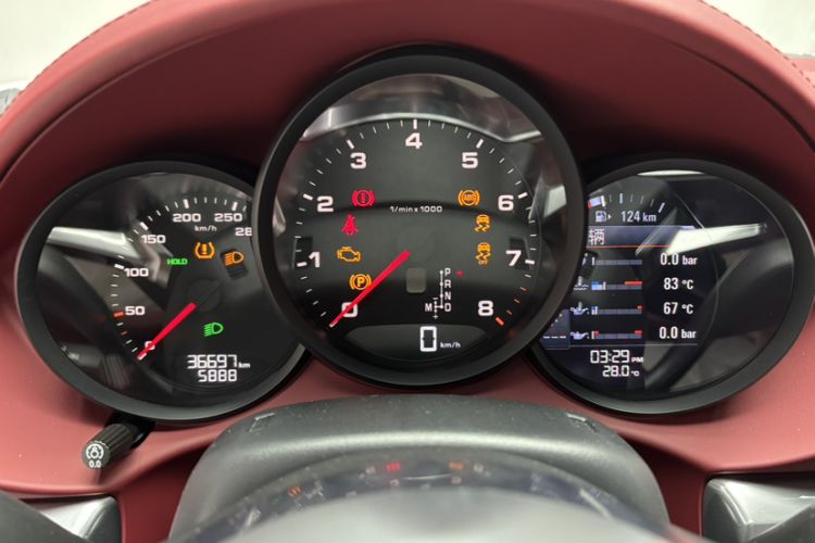 Used Porsche 718 2023 Cayman Style Edition 2.0T Odometer Close Up
