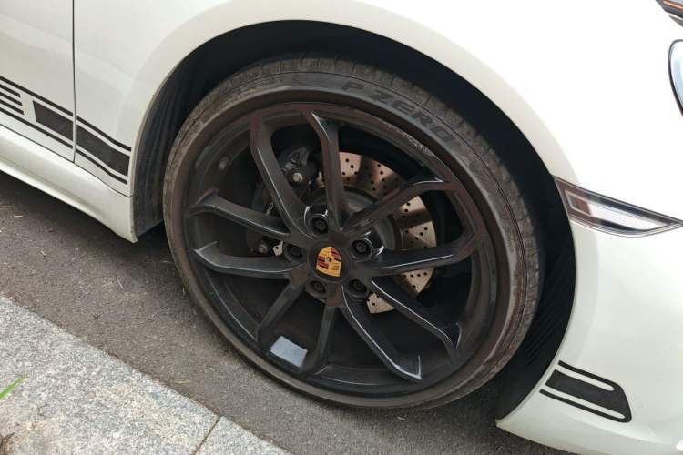Used Porsche 718 2023 Boxster Style Edition 2.0T Right Front Wheel Hub