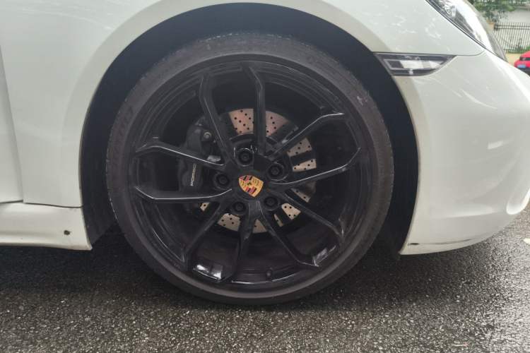 Used Porsche 718 2023 Cayman Style Edition 2.0T Right Front Wheel Hub