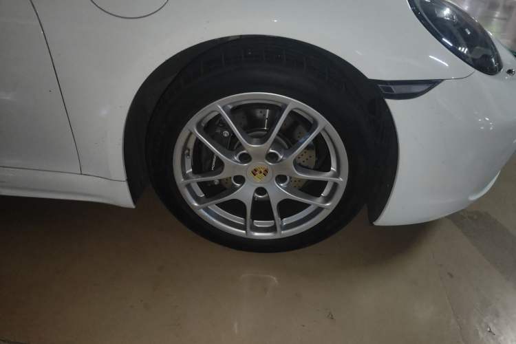 Used Porsche 718 2023 Cayman Style Edition 2.0T Right Front Wheel Hub