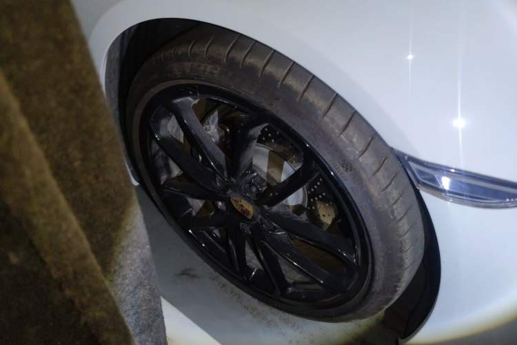 Used Porsche 718 2023 Boxster Style Edition 2.0T Right Front Wheel Hub