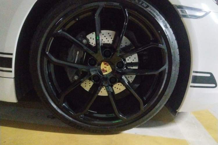 Used Porsche 718 2023 Cayman Style Edition 2.0T Right Front Wheel Hub