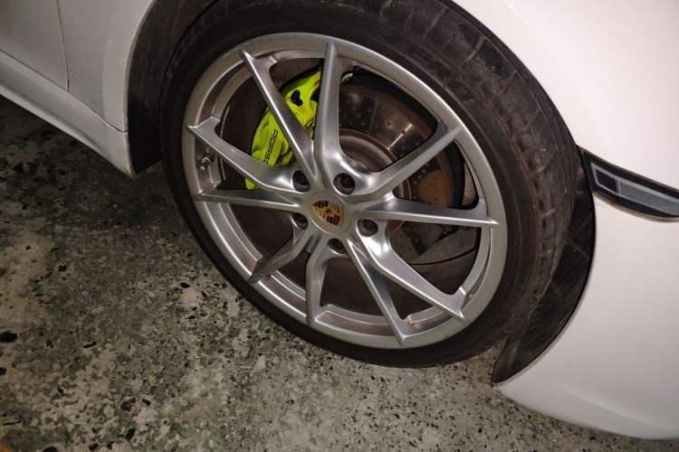 Used Porsche 718 2023 Cayman Style Edition 2.0T Right Front Wheel Hub