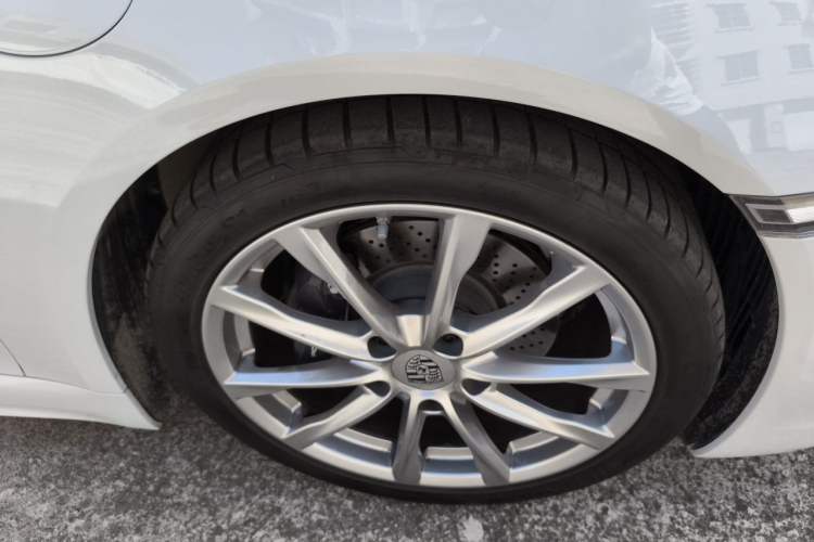 Used Porsche 718 2023 Boxster Style Edition 2.0T Right Front Wheel Hub