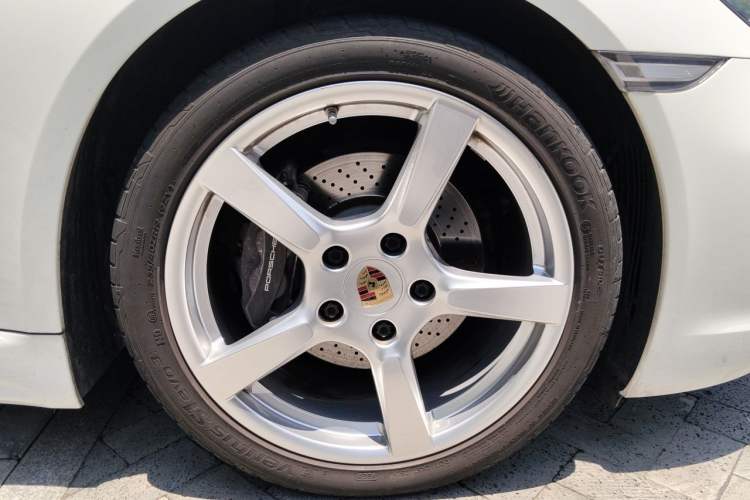 Used Porsche 718 2023 Boxster Style Edition 2.0T Right Front Wheel Hub
