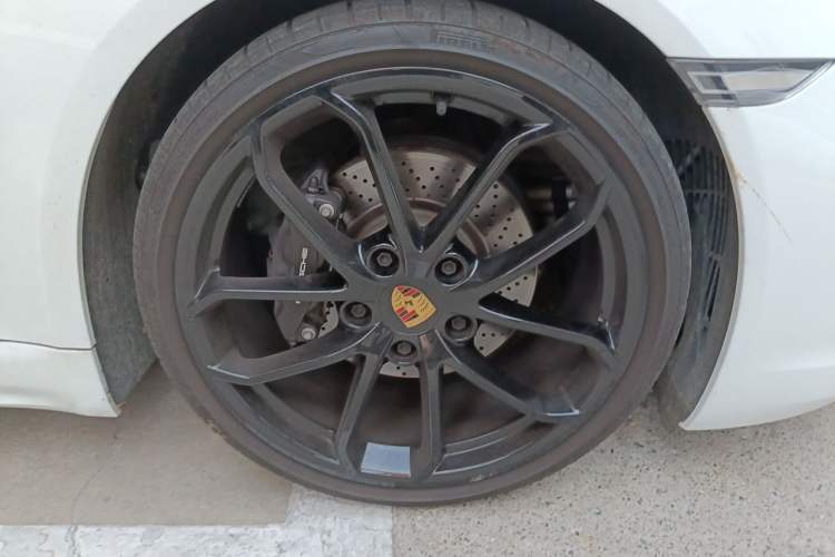 Used Porsche 718 2023 Cayman Style Edition 2.0T Right Front Wheel Hub