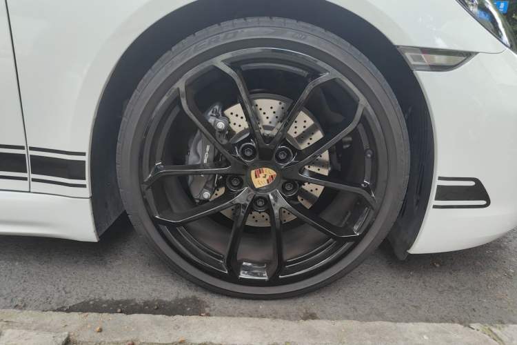 Used Porsche 718 2023 Boxster Style Edition 2.0T Right Front Wheel Hub