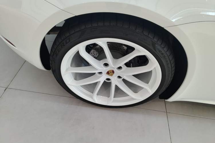 Used Porsche 718 2023 Boxster Style Edition 2.0T Right Rear Wheel Hub