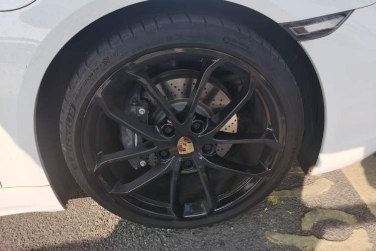 Used Porsche 718 2023 Boxster Style Edition 2.0T Right Rear Wheel Hub