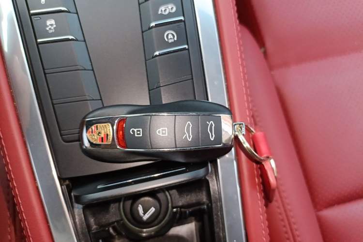 Used Porsche 718 2023 Cayman Style Edition 2.0T Vehicle Key