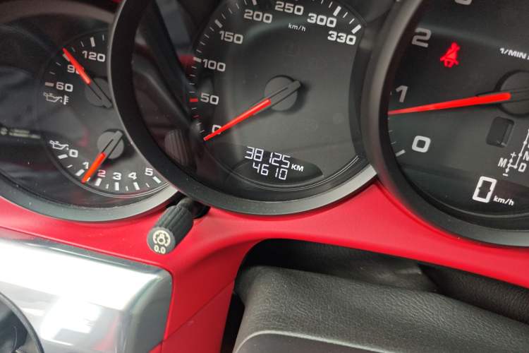 Used Porsche 911 2015 Carrera 4 3.4L Style Edition Odometer Close Up