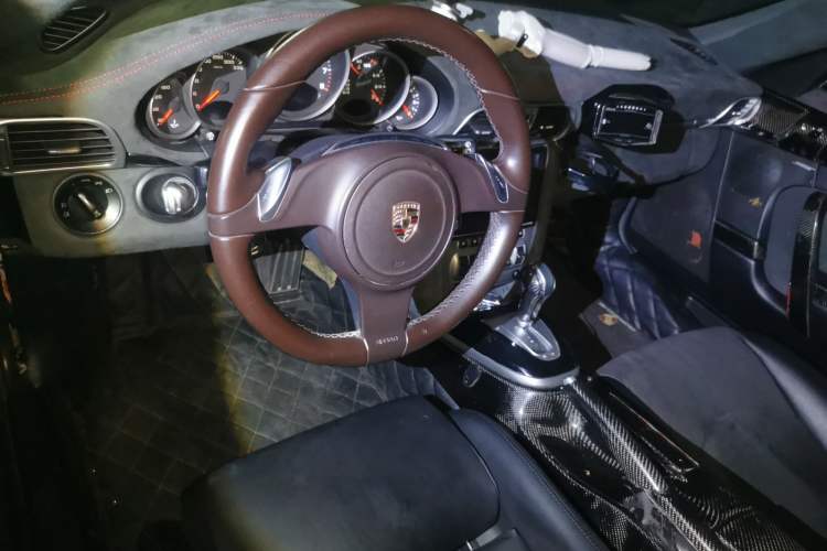 Used Porsche 911 2006 Carrera AT 3.6L Center Console