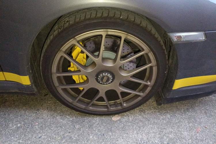 Used Porsche 911 2010 Turbo Cabriolet 3.8T Right Front Wheel Hub