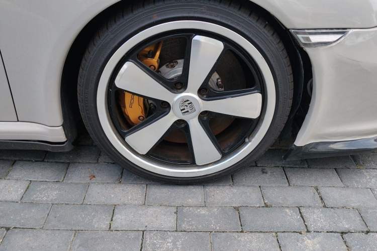 Used Porsche 911  Right Front Wheel Hub