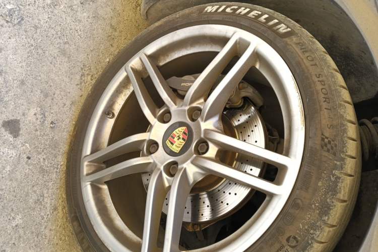 Used Porsche 911 2012 Carrera 3.4L Right Front Wheel Hub