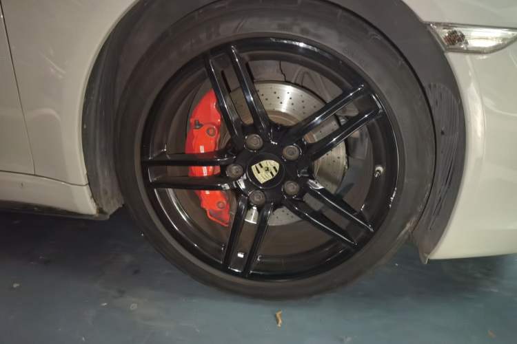 Used Porsche 911 2013 Carrera 4S 3.8L Right Front Wheel Hub