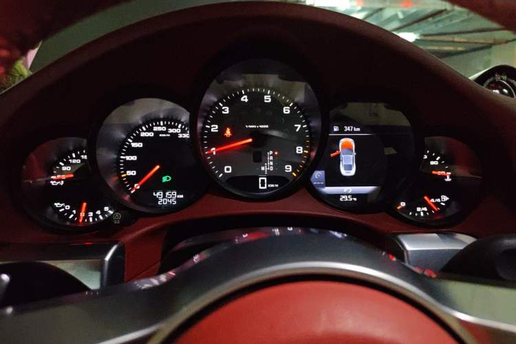 Used Porsche 911 2013 Carrera 4S Cabriolet 3.8L Odometer Close Up