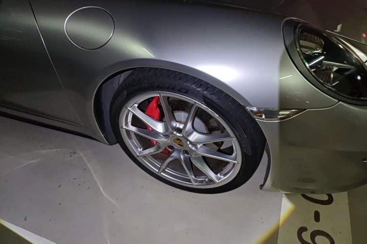 Used Porsche 911 2013 Carrera 4S Cabriolet 3.8L Right Front Wheel Hub