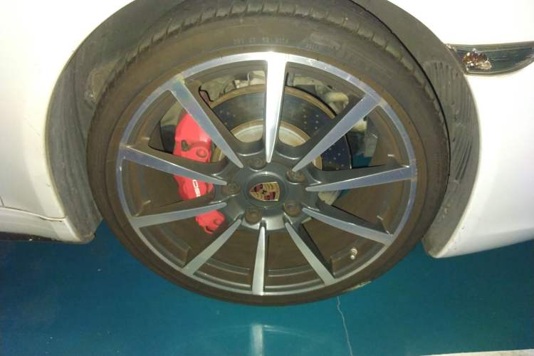 Used Porsche 911 2013 Carrera 4S 3.8L Right Front Wheel Hub