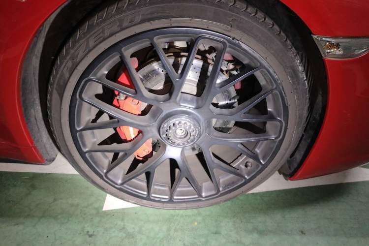 Used Porsche 911 2015 Carrera Cabriolet GTS 3.8L Right Front Wheel Hub