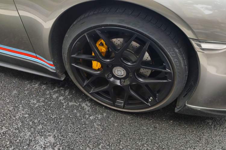 Used Porsche 911 2015 Carrera 3.4L Style Edition Right Front Wheel Hub