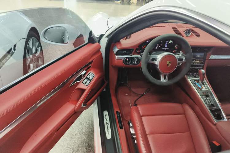 Used Porsche 911 2015 Carrera 3.4L Style Edition Interior 3
