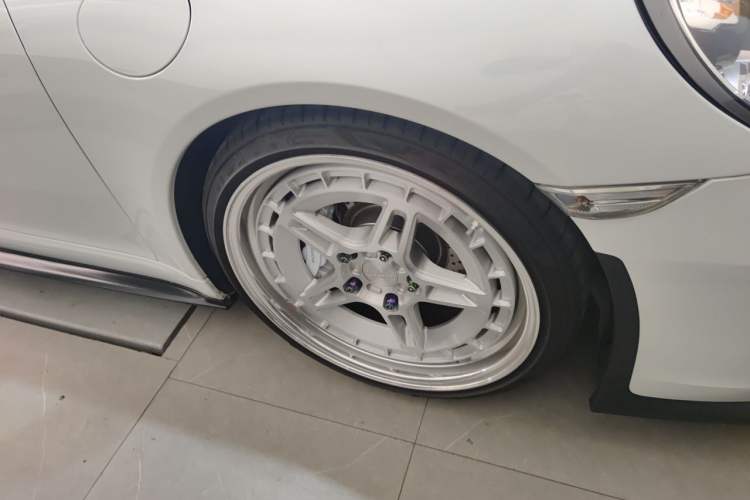 Used Porsche 911 2015 Carrera 3.4L Style Edition Right Front Wheel Hub