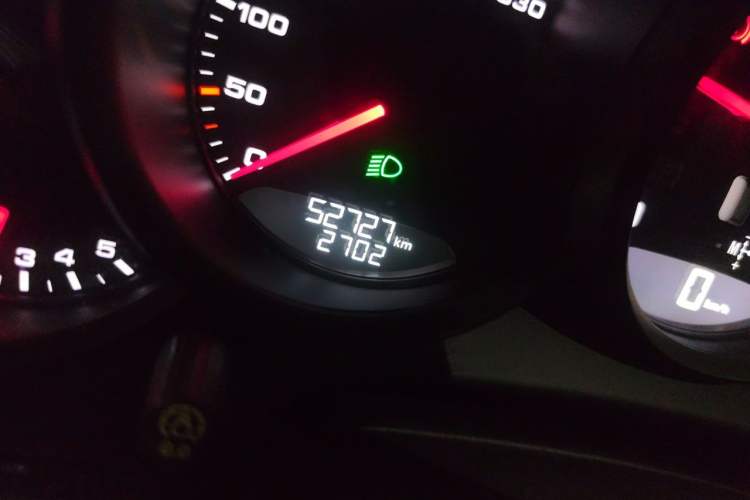 Used Porsche 911 2016 Carrera 3.0T Odometer Close Up