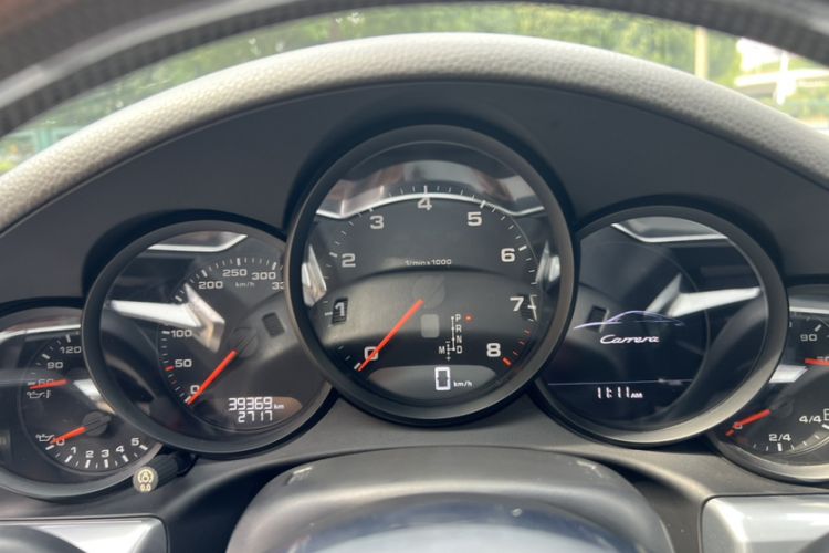 Used Porsche 911 2016 Carrera 3.0T Odometer Close Up