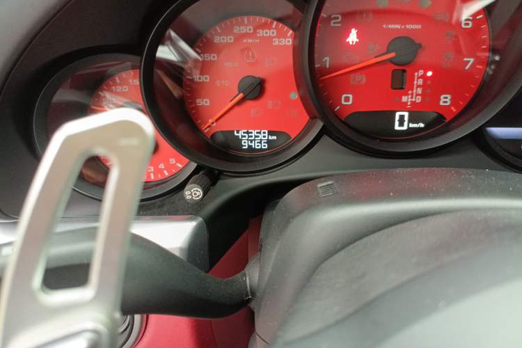 Used Porsche 911 2016 Carrera 4S 3.0T Odometer Close Up