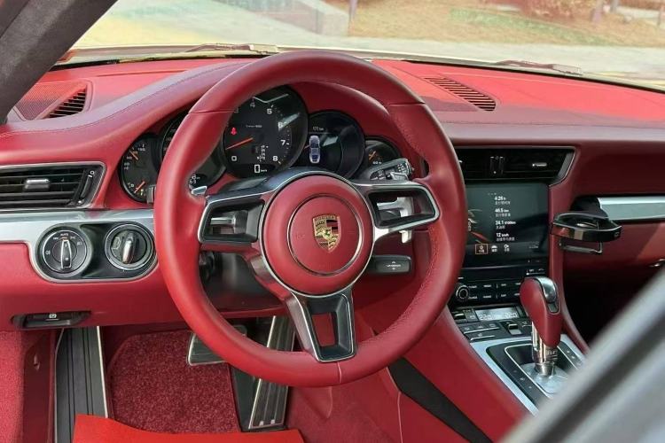 Used Porsche 911 2016 Carrera 3.0T Interior 2